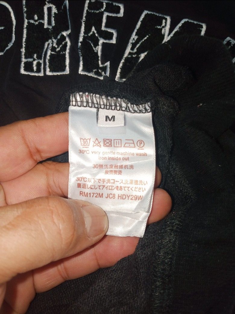 Louis Vuitton (Category: Coats, Jackets and Outerwear) located in Guihulngan. Submitted by johnjohndripgoods (Listing ID 1466364998, Image 3). Description: LOUIS VUITTON 20x25 EXCELLENT CONDITION NO ISSUE OPEN FOR VC DM LANG.