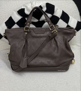 (Category: ) located in . Submitted by neverfull_luxury_sg (Listing ID 1466414420, Image 1). Description: .