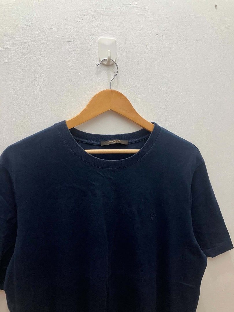 Louis Vuitton Basic Logo Shirt (Category: Tshirts & Polo Shirts ) located in Manila. Submitted by soflyapparel77 (Listing ID 1466461428, Image 2). Description: Authentic Dm for more details.