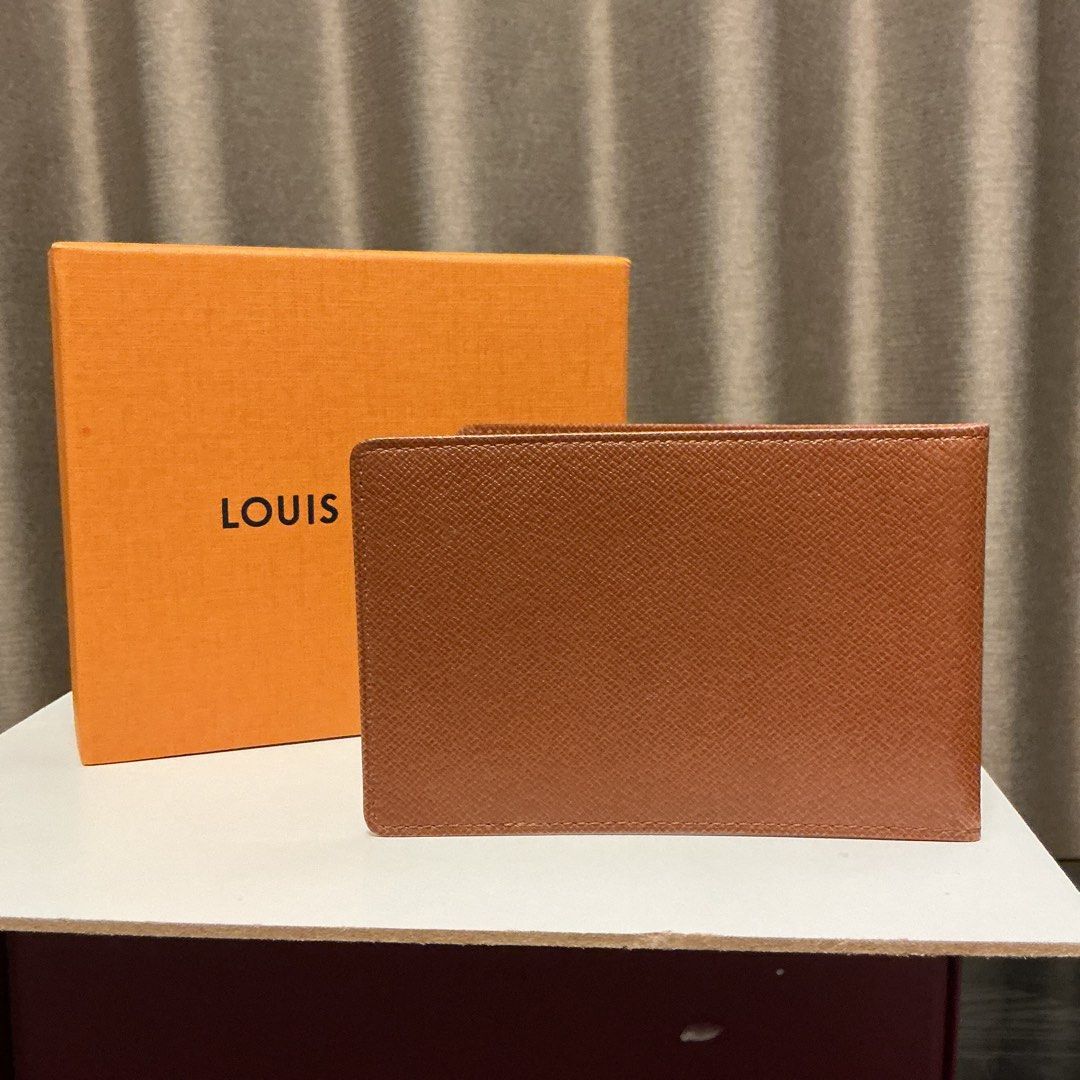 Louis Vuitton brown cardholder (Category: Luxury Bags & Wallets) located in Quezon City. Submitted by hintstreet (Listing ID 1466513023, Image 3). Description: .