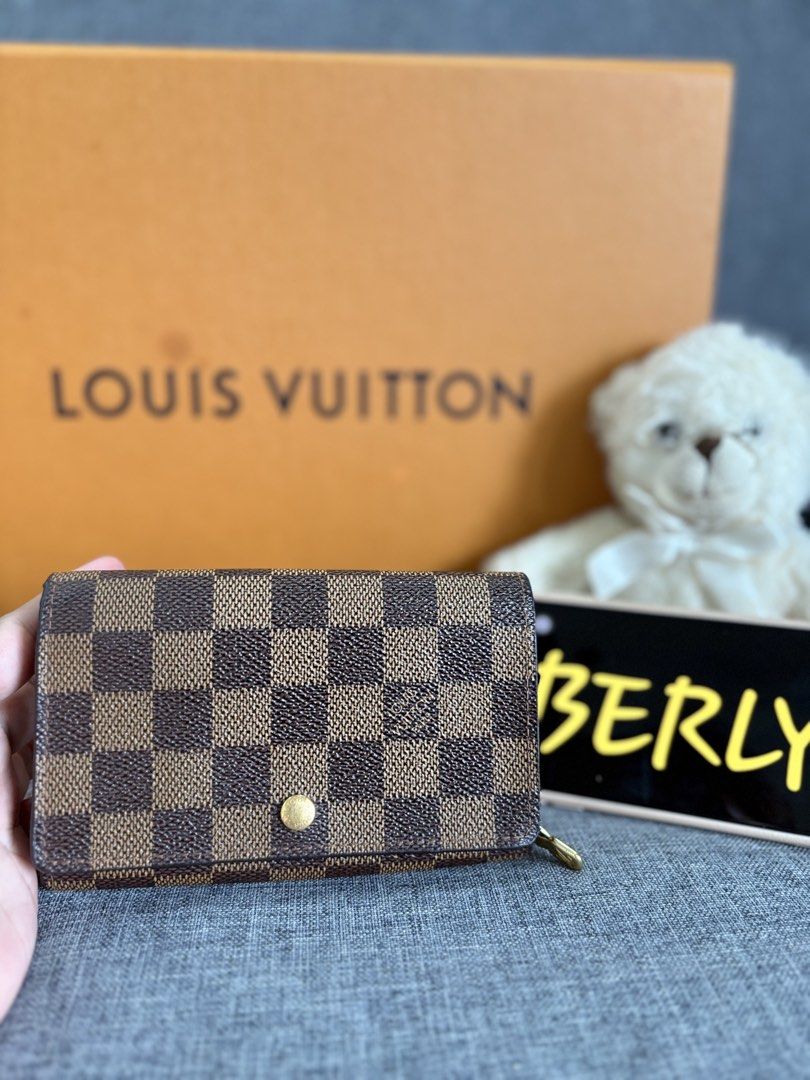 Louis Vuitton Damier Ebene Wallet (Category: Luxury Bags & Wallets) located in Alicia. Submitted by berly06 (Listing ID 1466397027, Image 1). Description: - Authentic Louis Vuitton wallet in classic Damier Ebene canvas - Features iconic brown checkered pattern with polished gold hardware - Secure snap closure for everyday convenience - Interior stamped Louis Vuitton Paris, made in Spain - Comes with the original orange box.