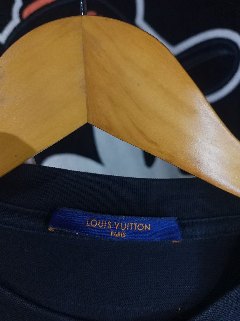 Louis Vuitton Embroidered Tshirt (Category: Tshirts & Polo Shirts ) located in Castilla. Submitted by stignapamorma (Listing ID 1466480100, Image 3). Description: Size - 21x26.5 Condition - Excellent Color Rate - 9/10 Issue - None Price - 750+SF.
