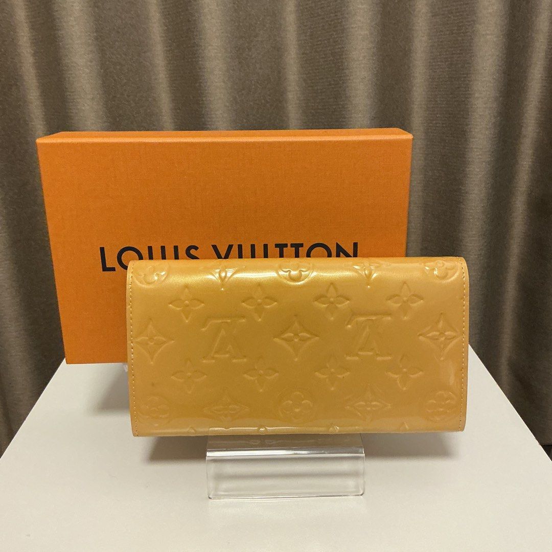 Louis Vuitton long wallet (Category: Luxury Bags & Wallets) located in Quezon City. Submitted by hintstreet (Listing ID 1466509973, Image 2). Description: .