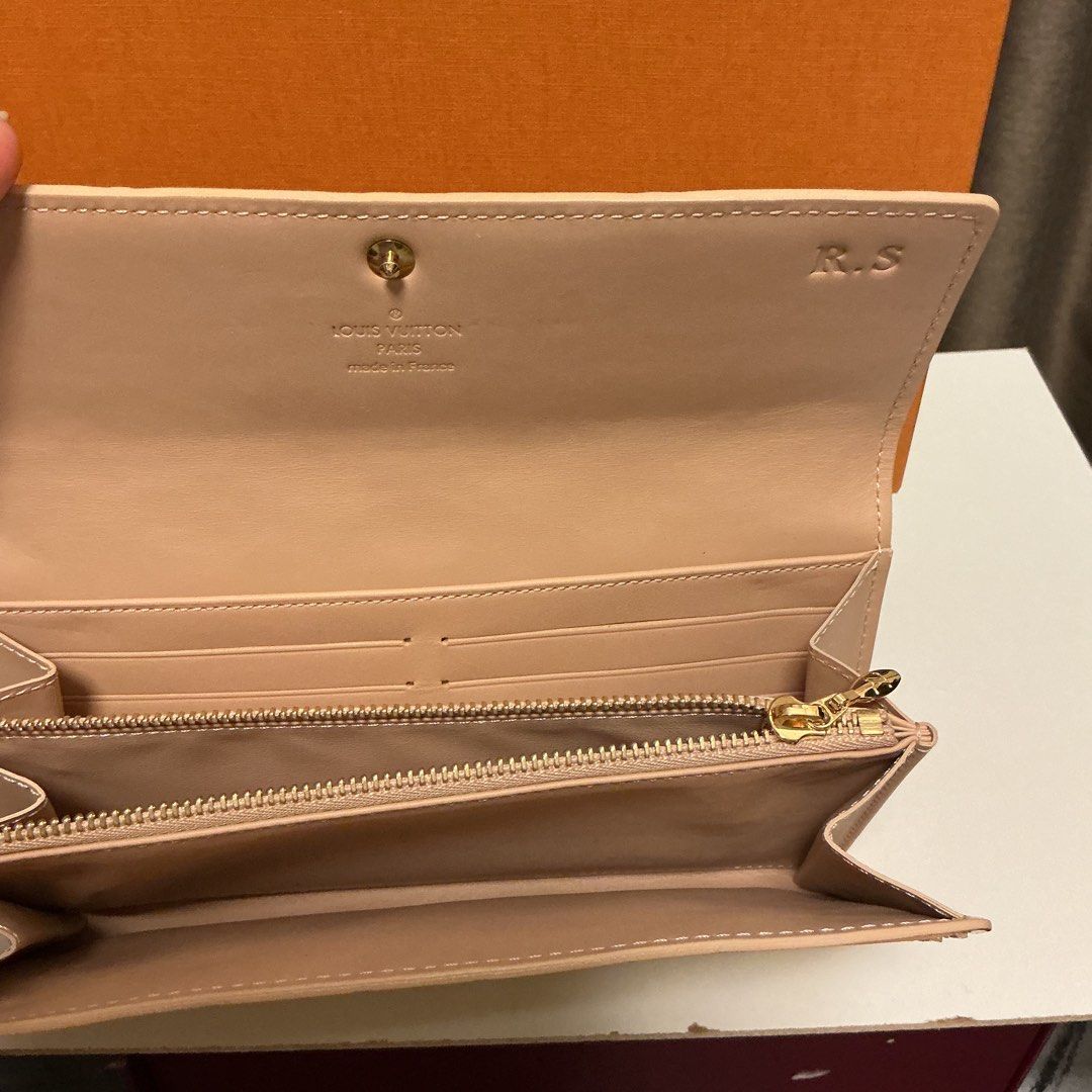 Louis Vuitton long wallet (Category: Luxury Bags & Wallets) located in Quezon City. Submitted by hintstreet (Listing ID 1466509973, Image 3). Description: .