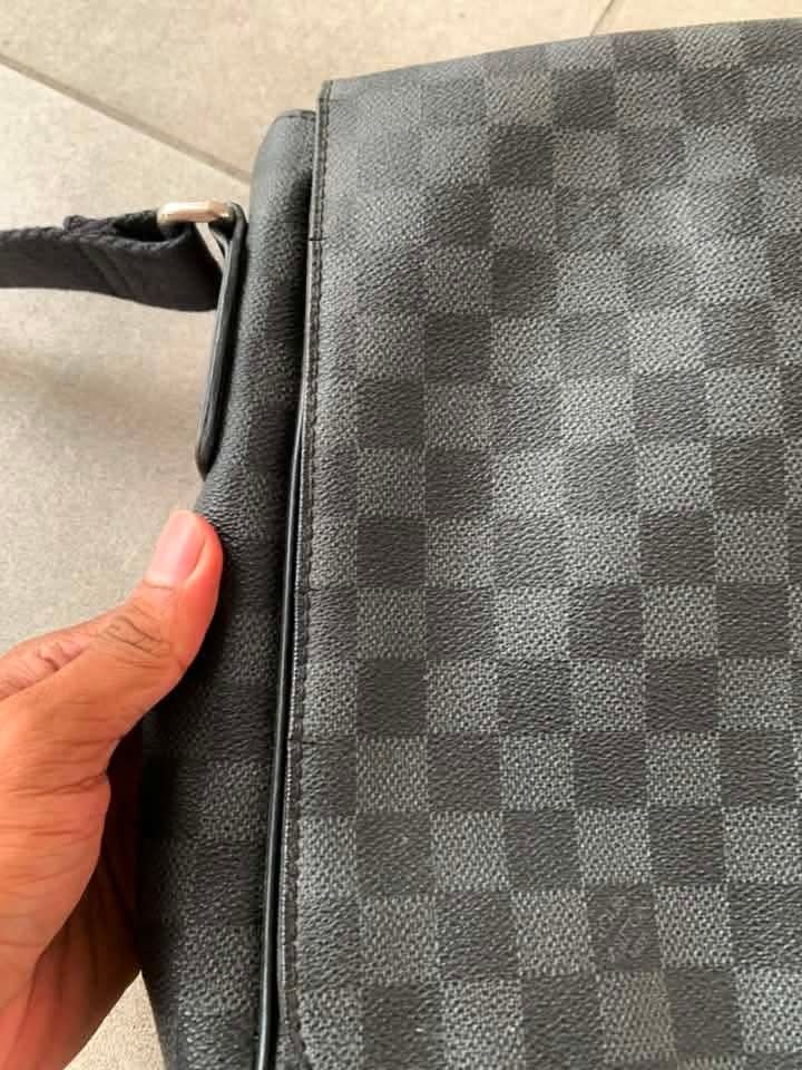 LOUIS VUITTON MESSENGER BAG (Category: Sling Bags) located in Manila. Submitted by vincemendo02440 (Listing ID 1466413845, Image 3). Description: For sale Louie Vuitton bag (original) price negotiable.