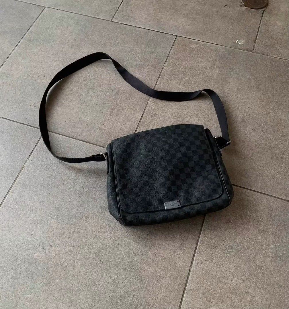 LOUIS VUITTON MESSENGER BAG (Category: Sling Bags) located in Manila. Submitted by vincemendo02440 (Listing ID 1466413845, Image 1). Description: For sale Louie Vuitton bag (original) price negotiable.