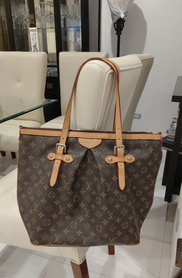 💯Louis Vuitton Monogram Palermo Tote Bag (Category: Luxury Bags & Wallets) located in Mandaluyong City. Submitted by arlene2560 (Listing ID 1466460347, Image 1). Description: 💯 Preloved Louis Vuitton Monogram Palermo GM tote and shoulder bag crafted in signature brown monogram canvas with natural vachetta leather trim and gold-tone hardware W17" x H13" x 7" Made inFrance. Mintcondition. Decluttering low at P6500 Mandaluyong..