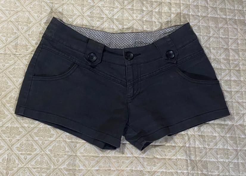 Low rise micro short (Category: Shorts) located in Pagadian. Submitted by kahtlopez47867 (Listing ID 1466476526, Image 1). Description: - Brand: Dees Simplicity - Size: Medium (M) - Color: Dark Grey - Condition: Clean, ready to wear - Features: Button closure details on front and back pockets - Special Detail: Grey and white polka dot inner waistband with striped binding trim.