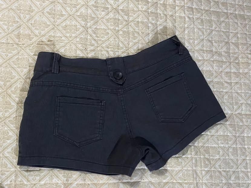 Low rise micro short (Category: Shorts) located in Pagadian. Submitted by kahtlopez47867 (Listing ID 1466476526, Image 2). Description: - Brand: Dees Simplicity - Size: Medium (M) - Color: Dark Grey - Condition: Clean, ready to wear - Features: Button closure details on front and back pockets - Special Detail: Grey and white polka dot inner waistband with striped binding trim.