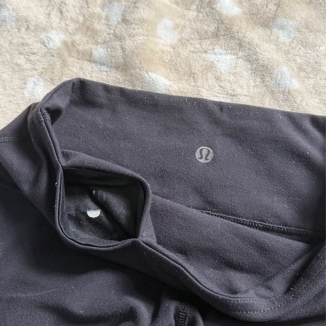 Lululemon (Category: Activewear) located in Manila. Submitted by shefindshope (Listing ID 1466449927, Image 3). Description: may mga himulmul siya.