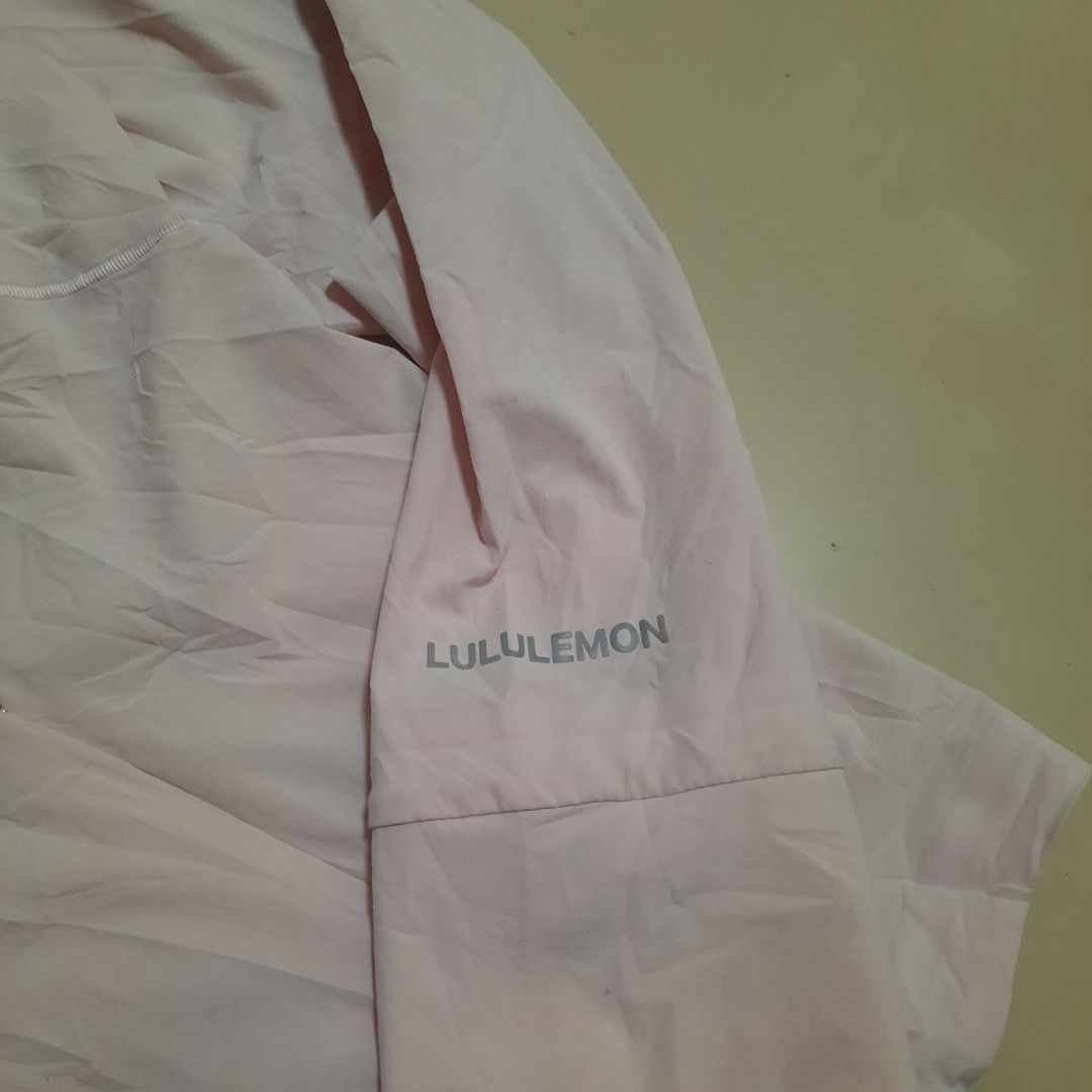 Lululemon Mist Over Windbreaker (Category: Activewear) located in Cebu City. Submitted by archivalia.me (Listing ID 1466500530, Image 2). Description: Lululemon Mist Over Windbreaker Packable Best fits Medium Width 24 Length 28 Good as New No Issue Price dm + sf Loc: Cebu City.