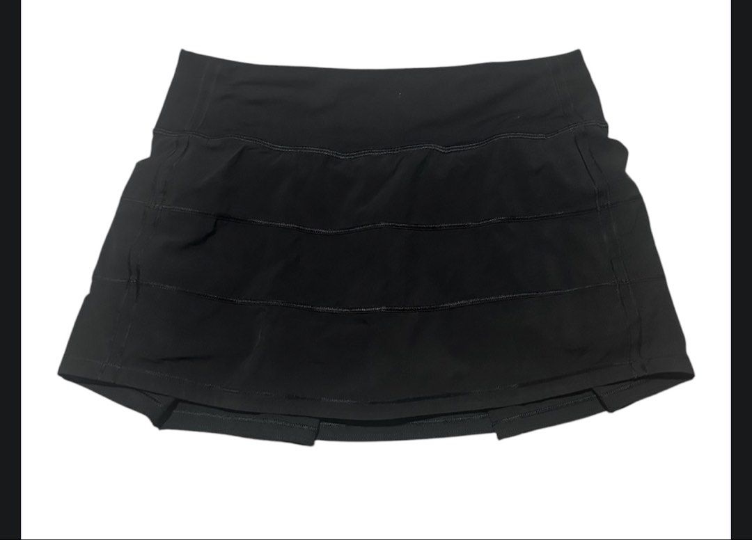 Lululemon Pace Rival Skirt dot 4 (Category: Activewear) located in Iba. Submitted by xooperfindslb (Listing ID 1466388064, Image 3). Description: Lululemon Pace Rival Skirt Dot 4 Color: black As new condition No issue.