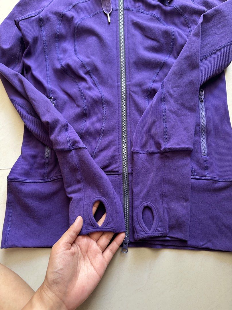 Lululemon Stride Jacket dot 4 (Category: Coats, Jackets and Outerwear) located in Rosales. Submitted by dariang22 (Listing ID 1466373325, Image 3). Description: .