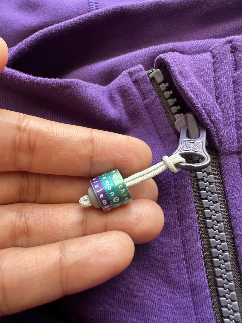 Lululemon Stride Jacket dot 4 (Category: Coats, Jackets and Outerwear) located in Rosales. Submitted by dariang22 (Listing ID 1466373325, Image 2). Description: .