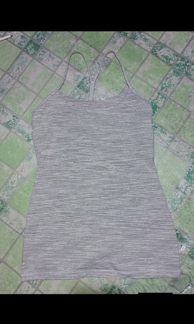 Lululemon Ytank (Category: Activewear) located in Toledo. Submitted by marianallidapse1994 (Listing ID 1466512677, Image 1). Description: as new dot 8.