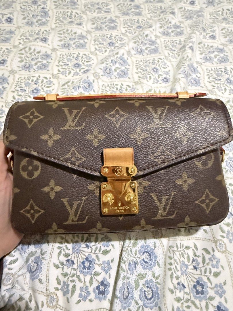 LV Pochette Metis (Category: Luxury Accessories) located in Quezon City. Submitted by syogrl (Listing ID 1466386592, Image 2). Description: LV pochette metis .