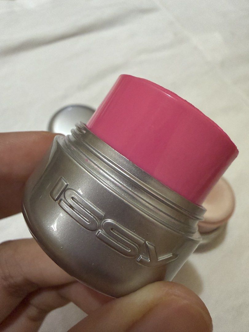 Make up and Skincare Bundle (Category: Makeup) located in Manila. Submitted by rhsmleth (Listing ID 1466394775, Image 1). Description: - Brand: Issy - Product: Creme Flush Stick - Shade: Milkshake - Size: 8.5g / 0.30 oz - Packaging: Silver twist-up container - Finish: Creamy, easy-to-blend formula for a quick pop of color - Batch/Product No: 8FB4 Stwached only All products are either new or swatched only.