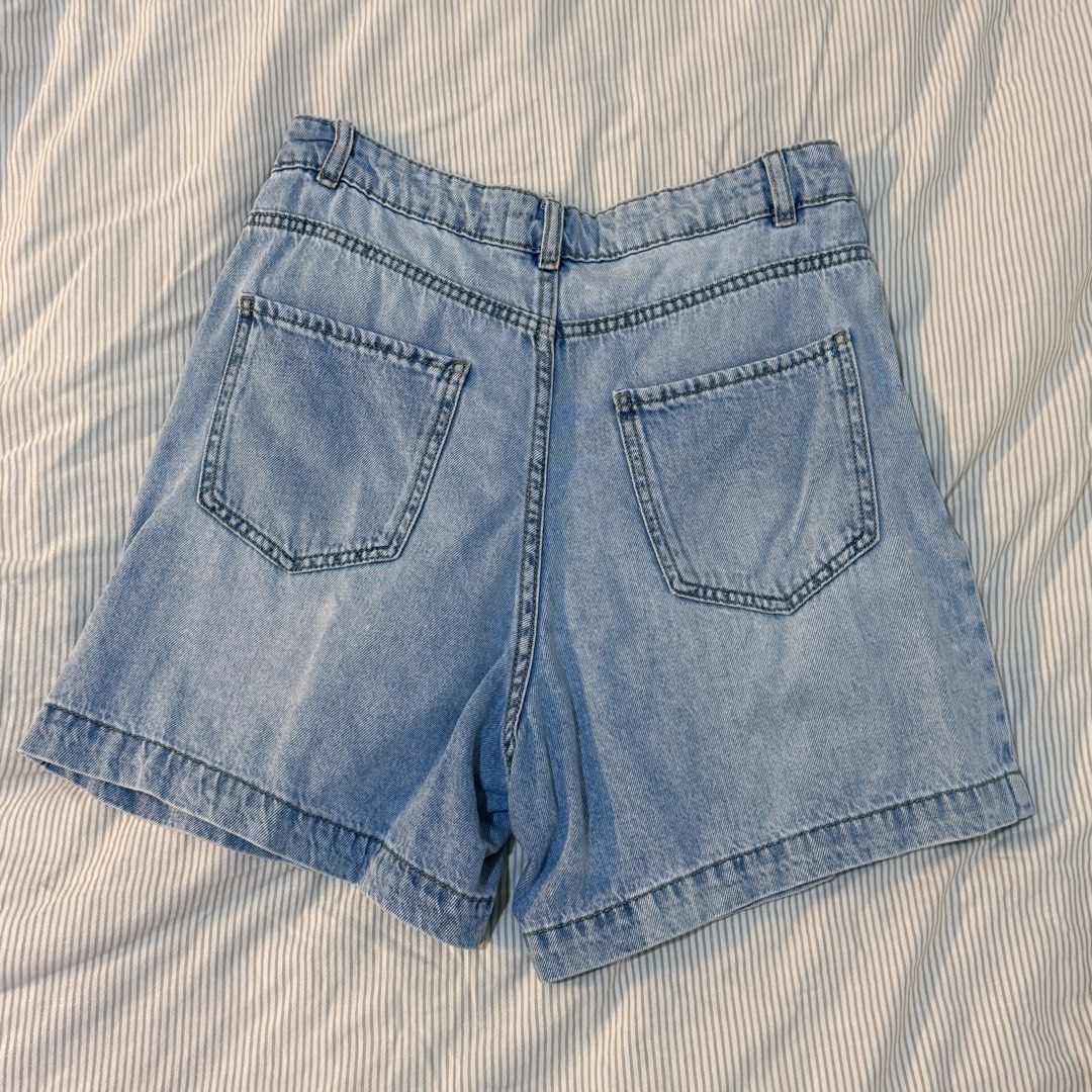 MANGO DENIM SHORTS CLEAN CUT (Category: Shorts) located in Cabanatuan. Submitted by geleen.declutter (Listing ID 1466456805, Image 2). Description: ORIGINAL MANGO DENIM SHORTS Flaws: Minor discoloration. No stains or tattered damages. Size/Dimensions are posted 📍Mango SM Baguio branch.