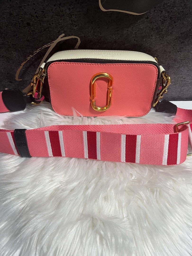 Marc jacobs (Category: Luxury Bags & Wallets) located in Caloocan City. Submitted by trebdy01 (Listing ID 1466456462, Image 2). Description: .