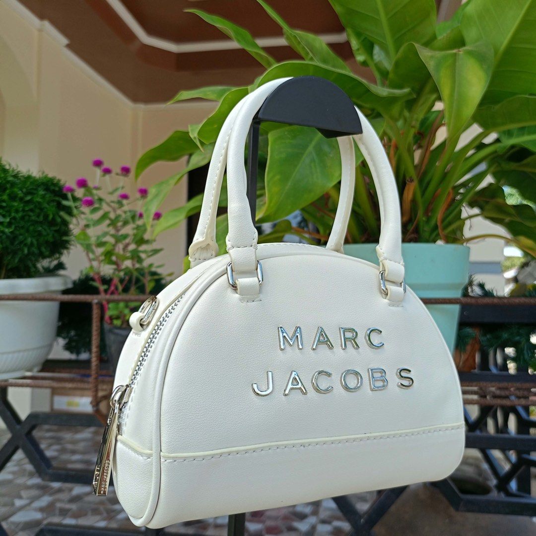 Marc Jacobs Bowling Bag (Category: Cross-body Bags) located in Barugo. Submitted by green.trendsetter (Listing ID 1466383321, Image 1). Description: PRELOVED FINDS FROM JAPAN PLEASE READ BEFORE PURCHASING • PRELOVED MEANS PRELOVED. Each piece has been previously loved and may naturally have signs of use such as creasing, scratches, stains, discoloration, or other imperfections. Kindly manage your expectations accordingly. • AUTHENTICITY IS NOT GU