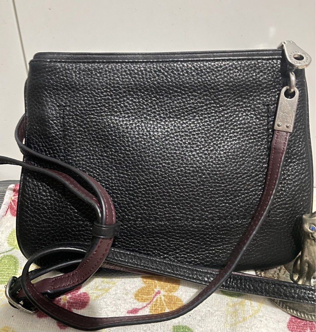 Marc Jacobs Leopard Calfskin Sling Bag (Category: Cross-body Bags) located in Antipolo. Submitted by lilhermes (Listing ID 1466455124, Image 3). Description: In very good condition Sling Bag in Small to Medium size Made of Calfskin .