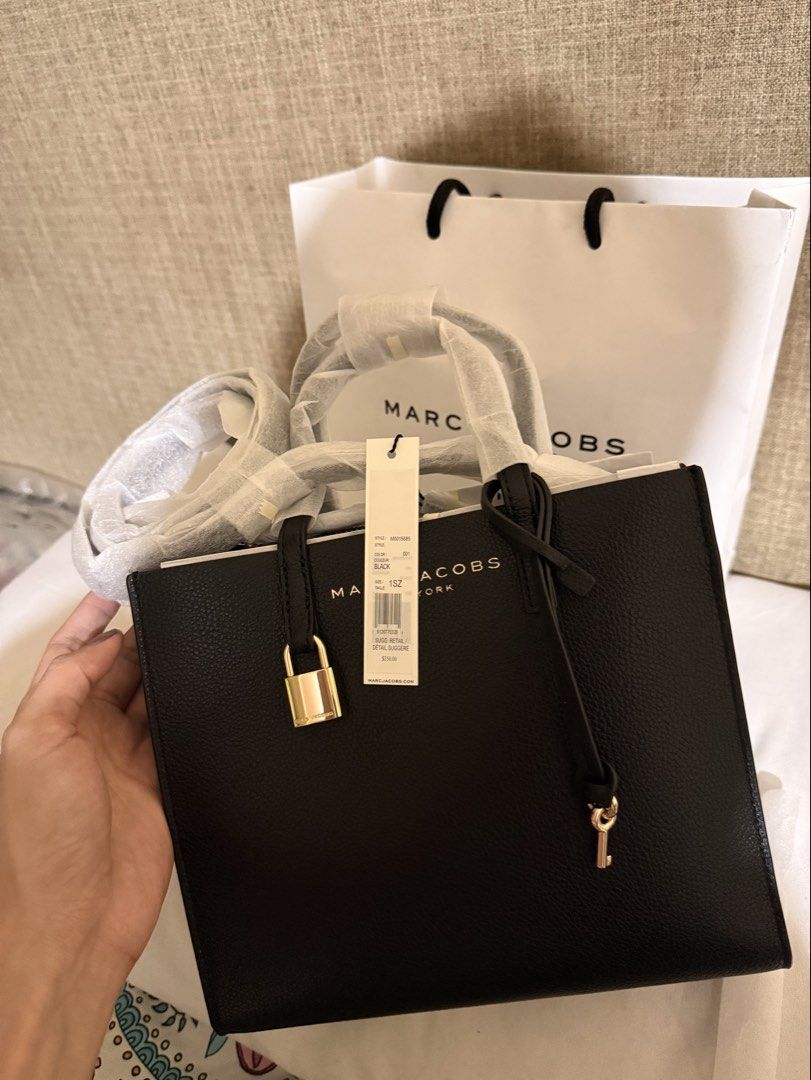 Marc Jacobs Mini Grind in Black (Category: Cross-body Bags) located in Angeles City. Submitted by ayrafinds (Listing ID 1466449409, Image 2). Description: Marc Jacobs Mini Grind in Black Used once Bought 8,000 Purchased Date : September 22, 2026 Turning 1 month this October Can pass like brandnew 🏷️ 5,500.