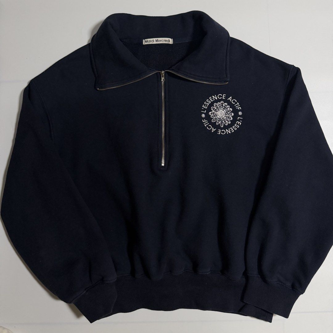 Rare - Mardi Mercredi Quater Zip (Category: Coats, Jackets and Outerwear) located in Valenzuela. Submitted by yrl_apparels (Listing ID 1466544402, Image 2). Description: Preloved No issue Free size 100% Authentic .