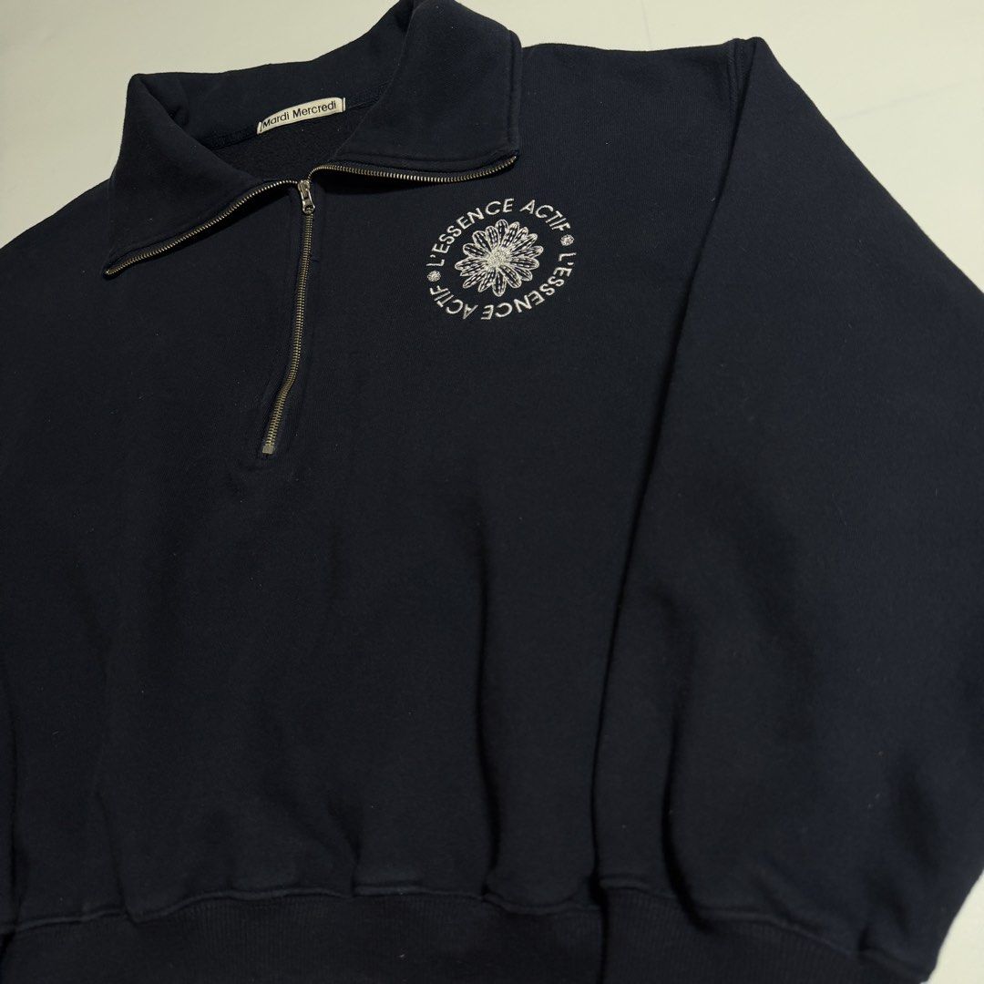 Rare - Mardi Mercredi Quater Zip (Category: Coats, Jackets and Outerwear) located in Valenzuela. Submitted by yrl_apparels (Listing ID 1466544402, Image 3). Description: Preloved No issue Free size 100% Authentic .