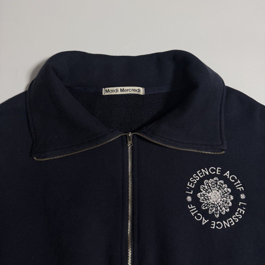 Rare - Mardi Mercredi Quater Zip (Category: Coats, Jackets and Outerwear) located in Valenzuela. Submitted by yrl_apparels (Listing ID 1466544402, Image 1). Description: Preloved No issue Free size 100% Authentic .