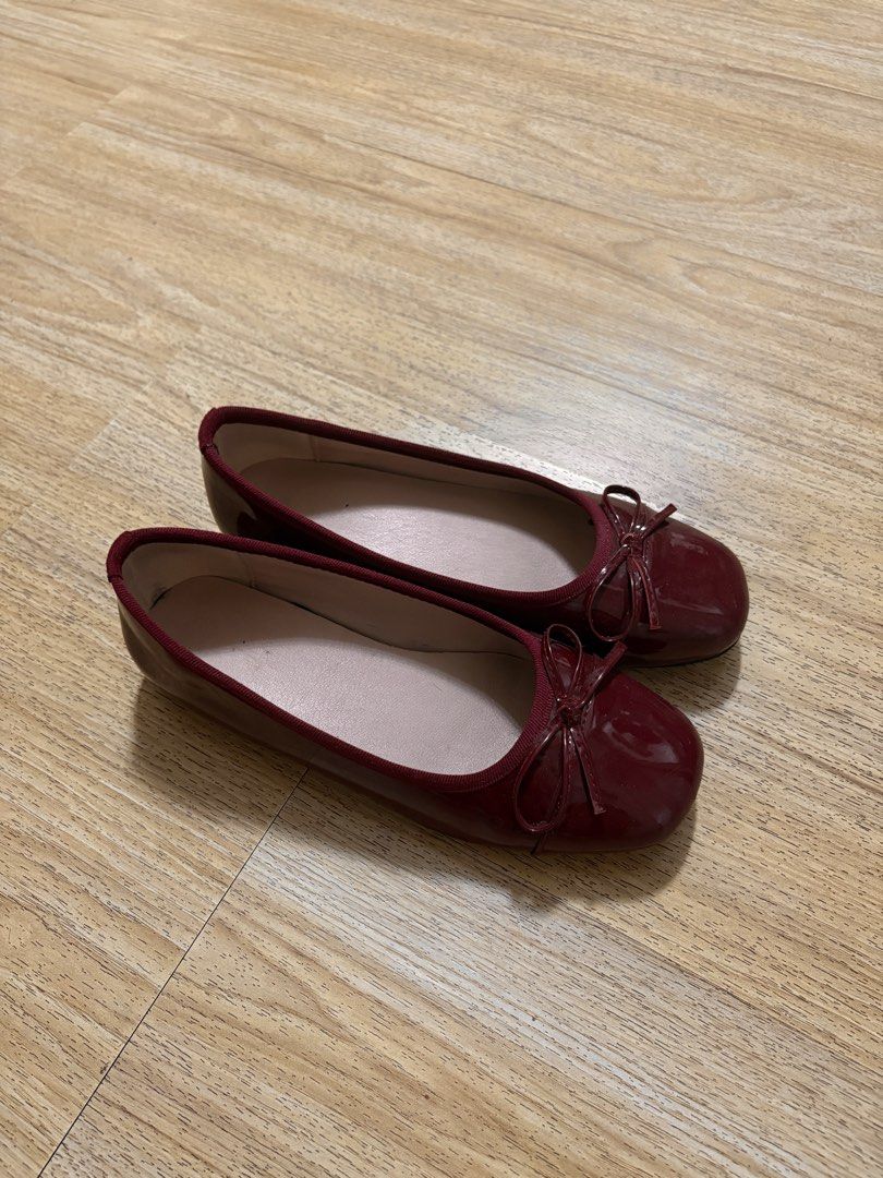 Maroon Patent Leather Bow Ballet Flats (Category: Flats & Sandals) located in Manila. Submitted by j_decluttering (Listing ID 1466444764, Image 3). Description: - used a few times, still almost new condition - comfy - fits 6-7.