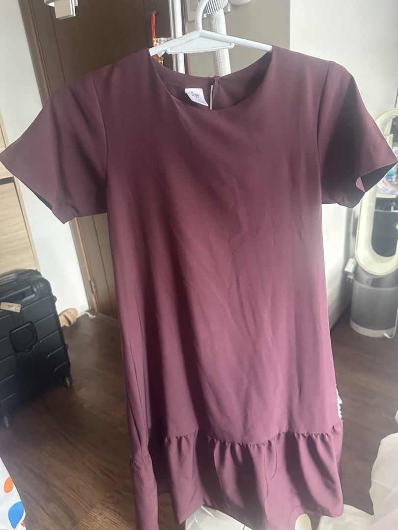 Maroon short sleeve ruffle hem dress (Category: Dresses) located in Makati City. Submitted by alyssa1718 (Listing ID 1466393257, Image 1). Description: - Color: Maroon - Style: Casual short-sleeve dress with straight cut and ruffled hem - Neckline: Round neck with back button closure - Material: Lightweight, breathable fabric - Condition: Excellent / Like new - Perfect for: Running errands, casual days out, or effortless styling.