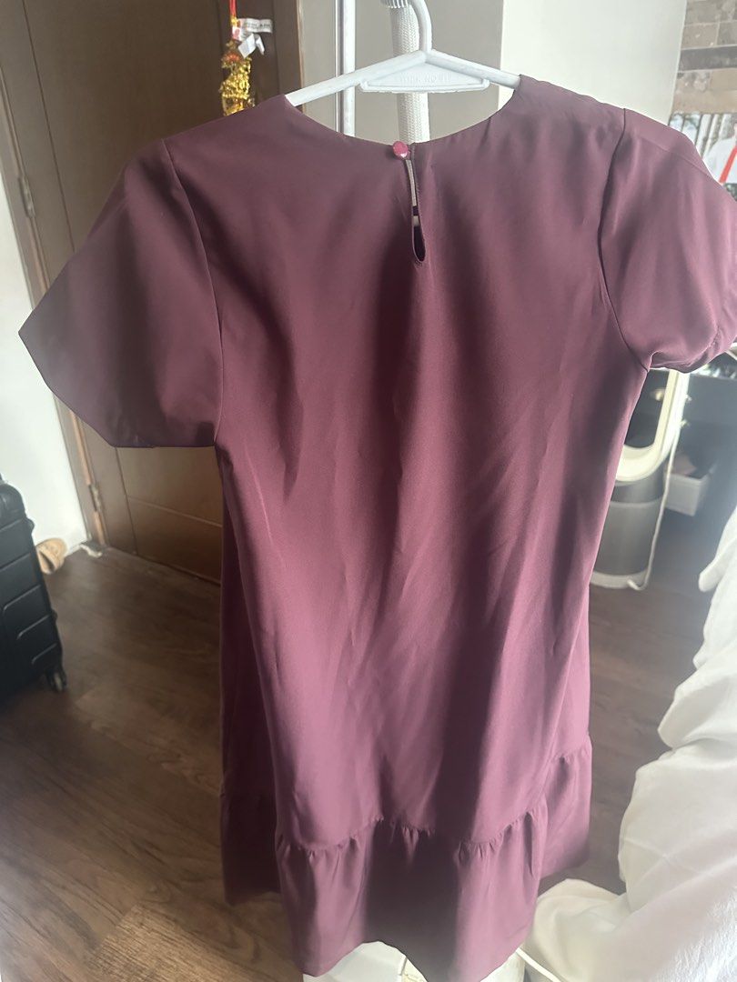 Maroon short sleeve ruffle hem dress (Category: Dresses) located in Makati City. Submitted by alyssa1718 (Listing ID 1466393257, Image 2). Description: - Color: Maroon - Style: Casual short-sleeve dress with straight cut and ruffled hem - Neckline: Round neck with back button closure - Material: Lightweight, breathable fabric - Condition: Excellent / Like new - Perfect for: Running errands, casual days out, or effortless styling.