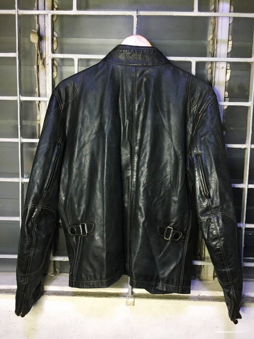 Matchless Black Leather Biker Jacket (Category: Coats, Jackets and Outerwear) located in Cabuyao City. Submitted by roronhilira (Listing ID 1466455715, Image 3). Description: MATCHLESS LONDON * Motorcycle Cafe Racer Leather Jacket Matchless London, the iconic British brand that has been combining style, innovation and quality since 1899. 100% CUIR LEATHER Large on tag 21 pit to pit 25 length 18.5 shoulder to shoulder 23.5 sleeve length 9/10 color