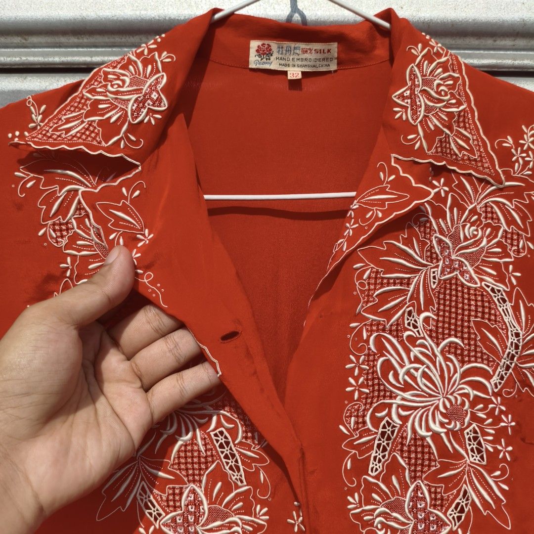 (Med-L) 100% red silk embroidery top (Category: Longsleeves) located in Lucena. Submitted by minryism (Listing ID 1466392387, Image 2). Description: 100% red silk embroidered longsleeves top 💃💃 fits med-large 💪💪fits small men onli: 250 Length:23 in Width (pit to pit):17 in Shoulder:14.5 in Sleeves:21 in Arm opening: 8 super flowy. when i left it by itself i swear it flown?!FLOWN?! veri bo b mackie!!! rip diva forda best fit po u can measure u
