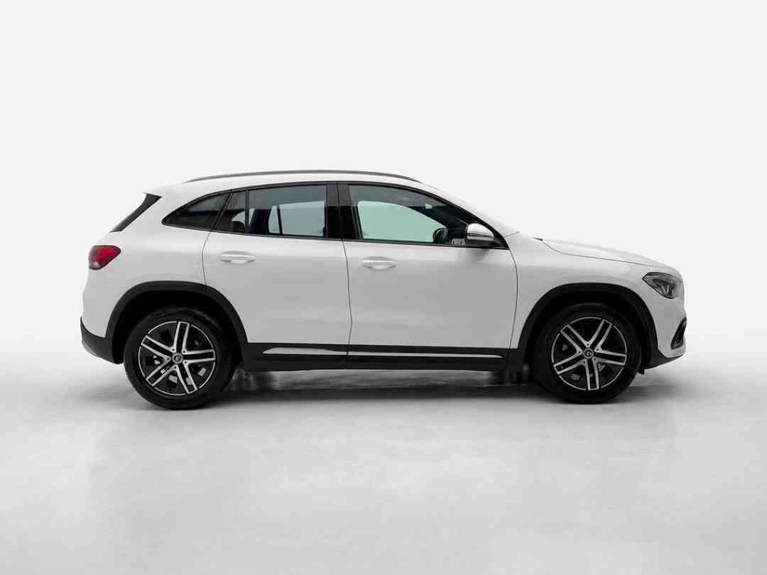 Mercedes-Benz GLA-Class GLA200 Sport (A) (Category: Used Cars) located in Singapore. Submitted by vincar_pre-owned (Listing ID 1466407940, Image 2). Description: 1 owner with very low mileage travelled. The driving experience is typically engaging for a car of this type. Contact us today to arrange a viewing for this unit at the V1NCAR pre-owned showroom now! Features: 1.3L turbocharged engine mated with 7G-DCT transmission producing 160bhp and 2