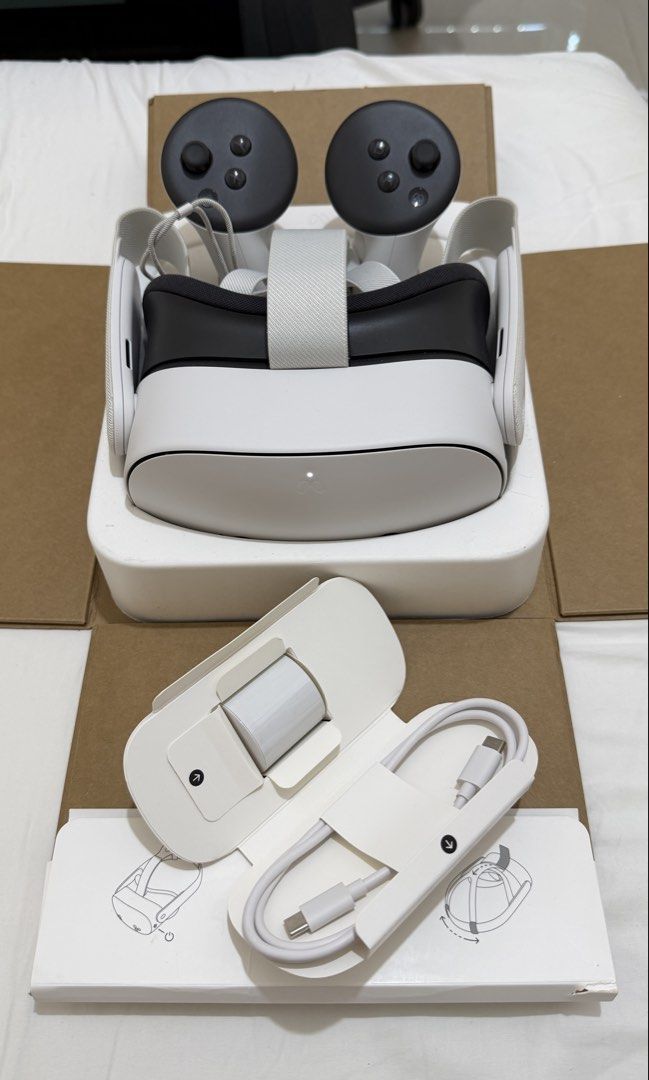Meta Quest 3S 128GB (Category: Virtual Reality) located in Manila. Submitted by oui928 (Listing ID 1466394283, Image 2). Description: - Complete with power adapter and USB-C charging cable - Comes with original box and inner cardboard packaging .