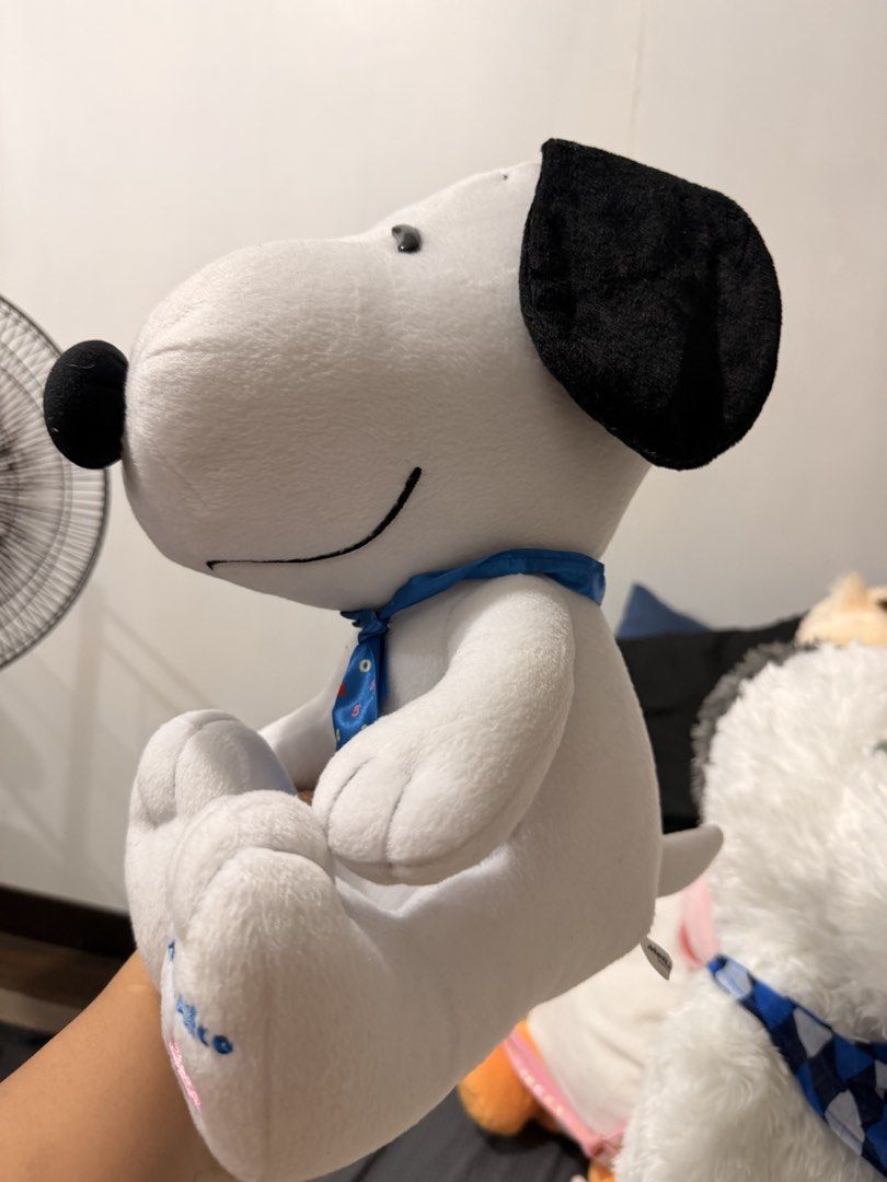 MetLife/Alico Snoopy plush toy (Category: Plushies & Soft Toys) located in Quezon City. Submitted by cookiecreammm (Listing ID 1466549287, Image 3). Description: .