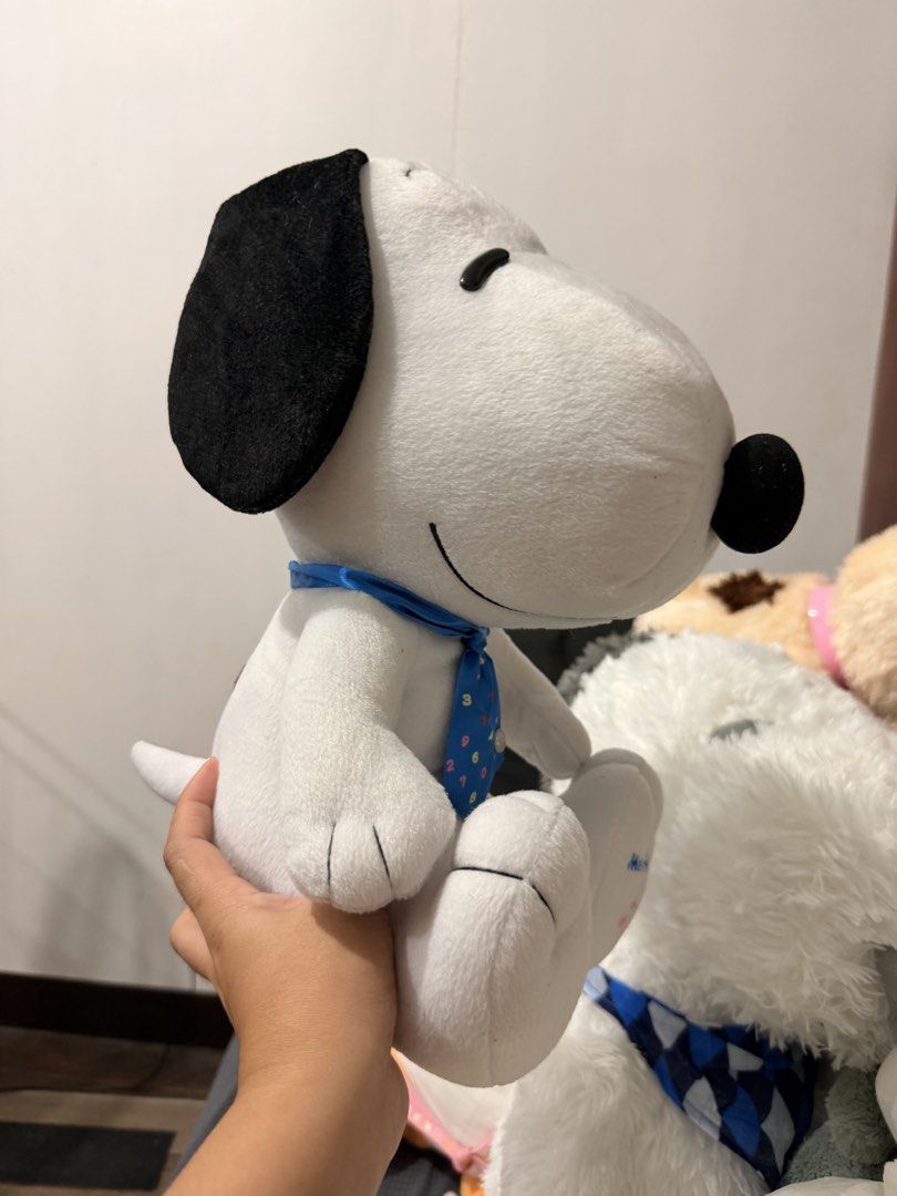 MetLife/Alico Snoopy plush toy (Category: Plushies & Soft Toys) located in Quezon City. Submitted by cookiecreammm (Listing ID 1466549287, Image 2). Description: .