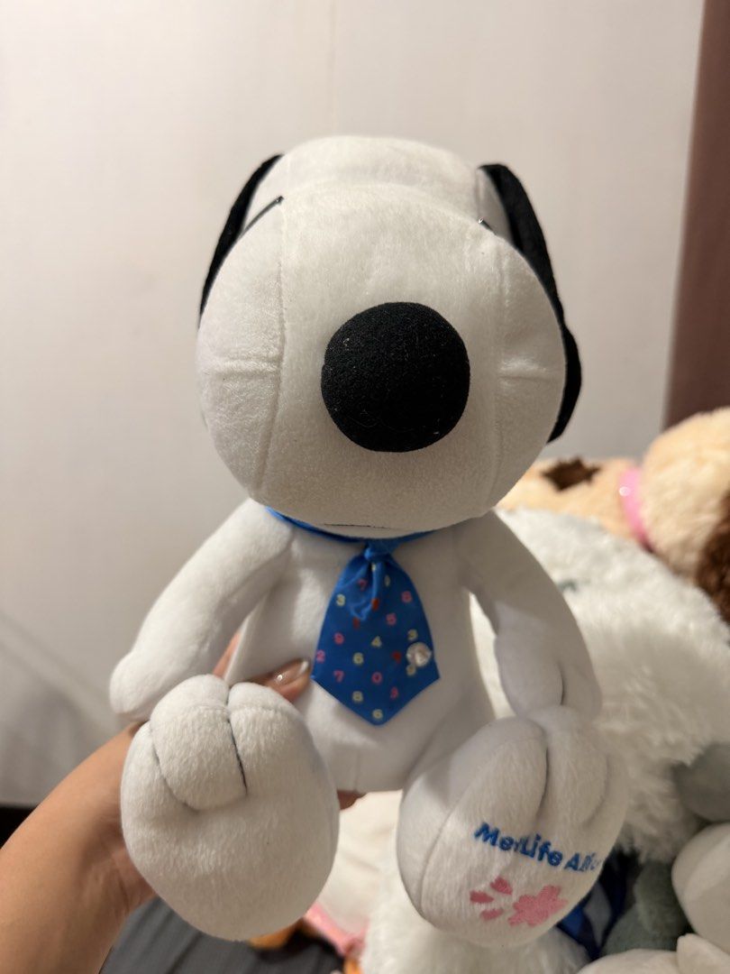 MetLife/Alico Snoopy plush toy (Category: Plushies & Soft Toys) located in Quezon City. Submitted by cookiecreammm (Listing ID 1466549287, Image 1). Description: .