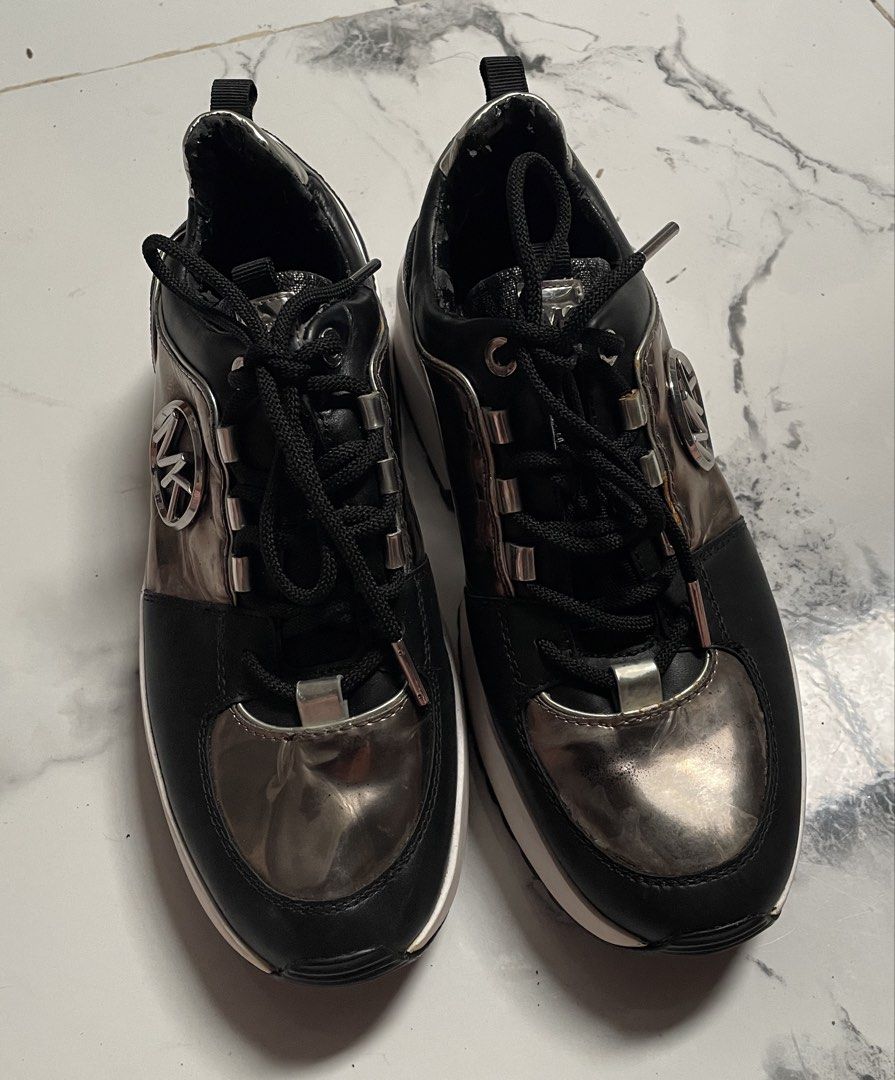 Michael kors cosmo trainer size 7 (Category: Sneakers) located in Koronadal. Submitted by bulilitph_ (Listing ID 1466379640, Image 2). Description: Ukaysource Size 7 on tag ❌issue nsa loob bakbak ung leather part sa lkod.