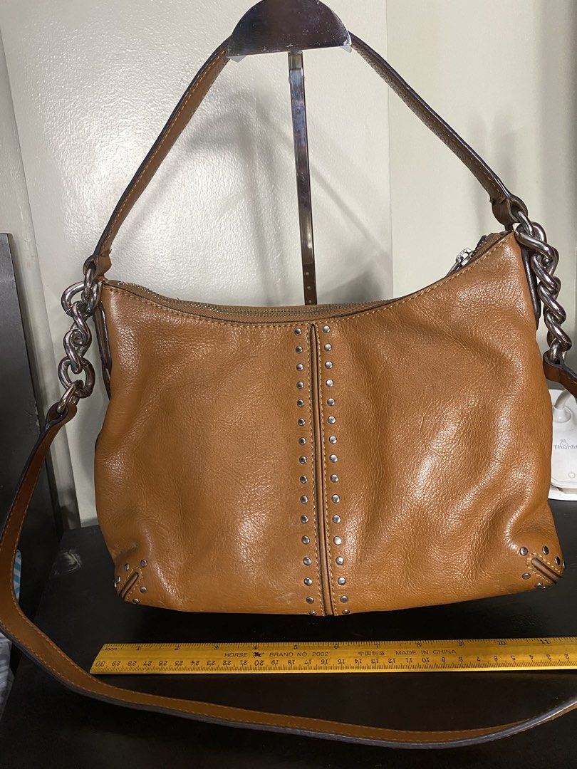 Michael Kors leather shoulder bag (Category: Luxury Bags & Wallets) located in Pasig City. Submitted by maricrism68145 (Listing ID 1466539708, Image 2). Description: Japan preloved.