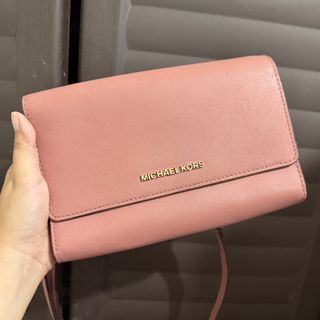 (Category: ) located in . Submitted by lovegclothingph (Listing ID 1466477768, Image 1). Description: .