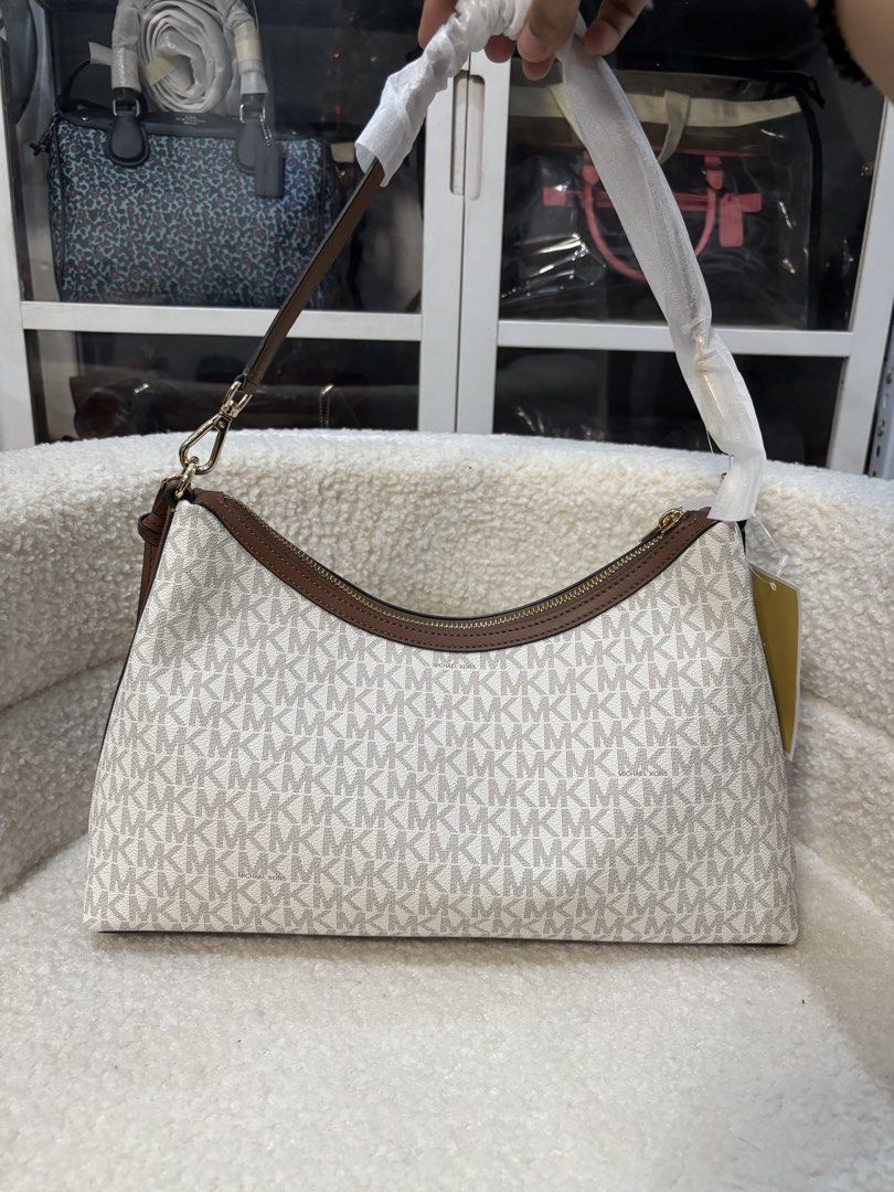 Michael Kors Sammy Medium Convertible Shoulder Bag Vanilla (Category: Shoulder Bags) located in Manila. Submitted by roxy_collection634 (Listing ID 1466386780, Image 3). Description: Michael Kors Sammy Original Brandnew With tag Open for Layaway Pm for Interested 📤.