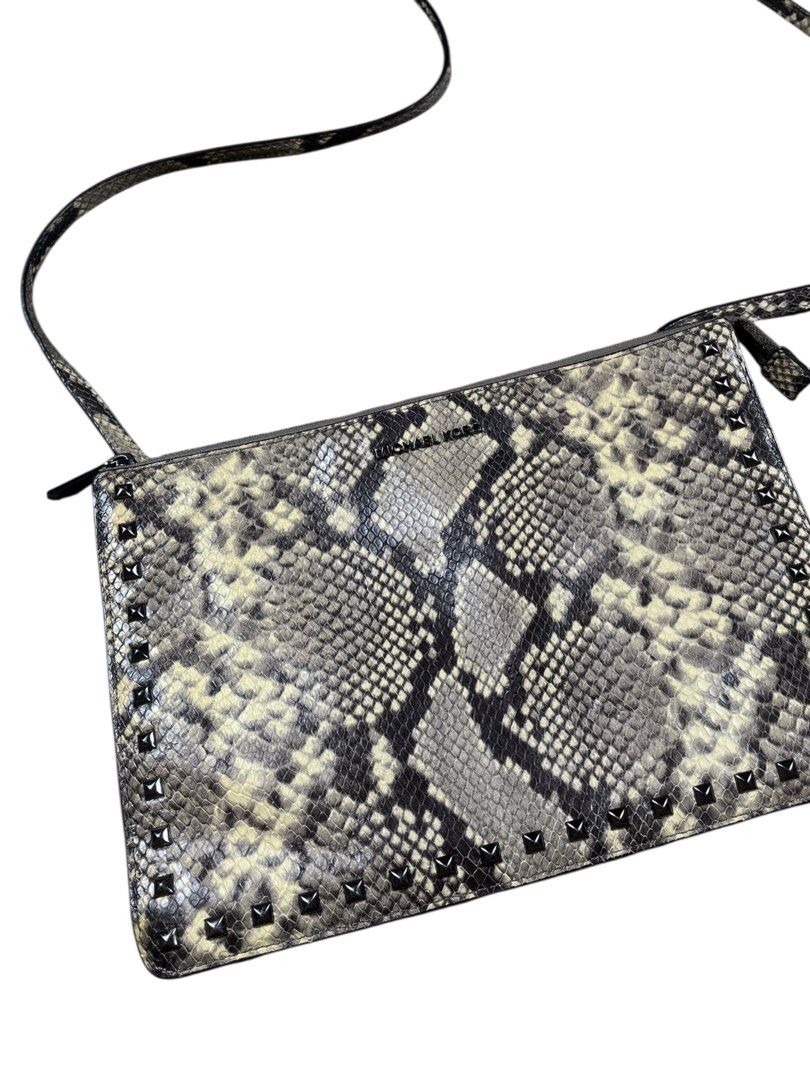 Michael Kors Snake Skin (Category: Shoulder Bags) located in Bacolod City. Submitted by gabinuks2039771 (Listing ID 1466546029, Image 3). Description: Authentic Dm if interested .