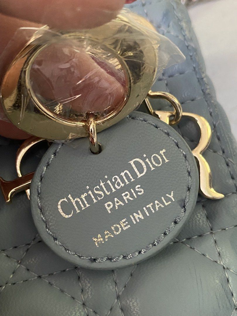 Micro coded (Category: Cross-body Bags) located in Davao. Submitted by goldenstone_0be9b3 (Listing ID 1466358611, Image 3). Description: Micro •maganda pa •malinis loob •supeeeer cute!.