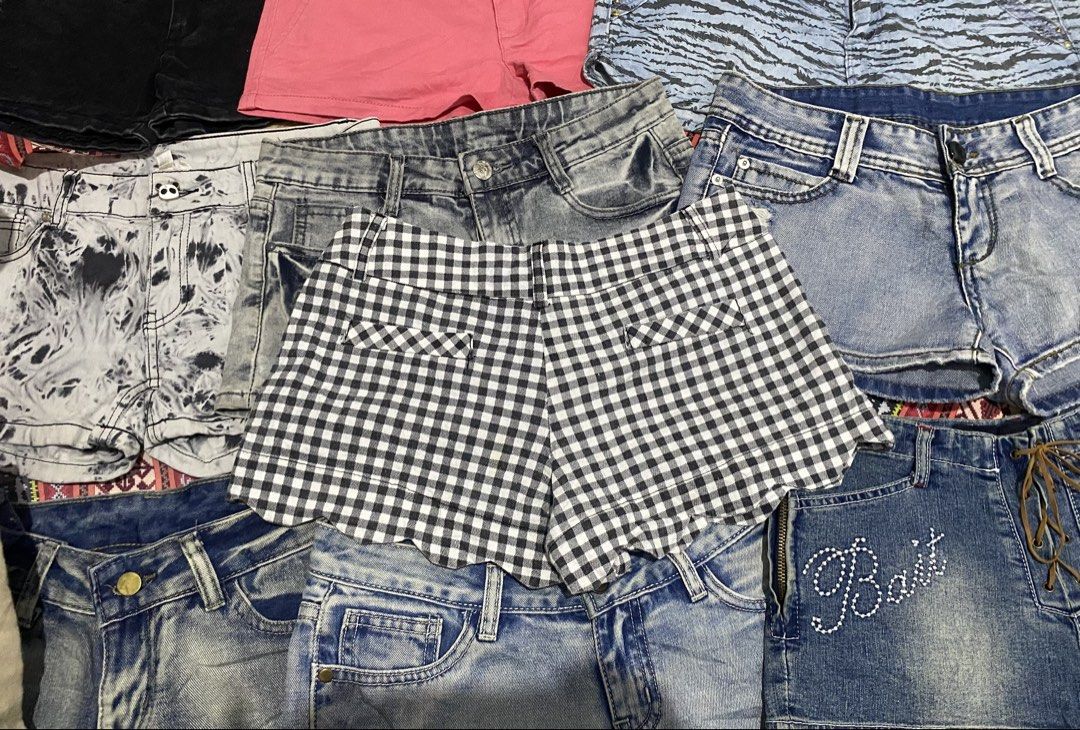 cute checkered short (Category: Shorts) located in Manila. Submitted by lavernsloop (Listing ID 1466471352, Image 2). Description: size 28 | low cotton fabric | lenght 10.5 📩DM FOR MORE DEETS.
