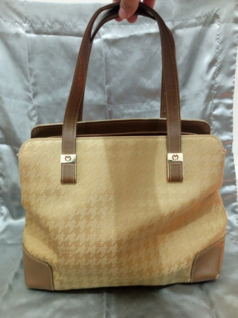 Mila schon monogram hand bag (Category: Luxury Bags & Wallets) located in Valenzuela. Submitted by bakisbox (Listing ID 1466433579, Image 1). Description: ‎Items description: ‎ ‎Condition: well usee issue: noticable scratches as seen in the picture ‎Price: 800 ‎(Negotiable) ‎ ‎Note: expect our items to have minimal flaws such as dent, scratched, chips. Due to its second hand nature or damage items from malls and or shops, here we have "AS IS" bas