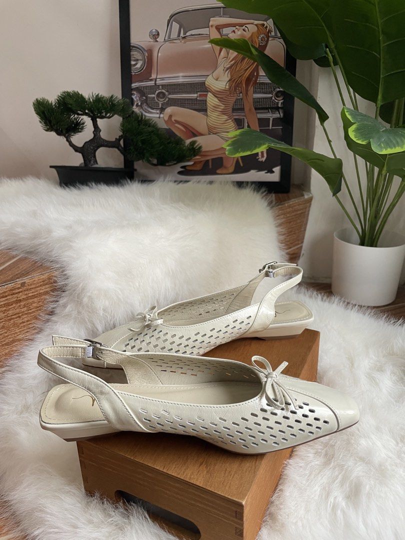 Millie’s White Pointed-Toe Slingback Flats (Category: Flats & Sandals) located in Bulacan. Submitted by johnivanqu27099 (Listing ID 1466456747, Image 2). Description: Millie’s White Pointed-Toe Slingback Flats • Size: 235 mm / 23.5 cm — EU 37 • Condition: Brand New • Complete package with original box • Price: ₱1,299 — negotiable for sure buyer PM for interested buyers..
