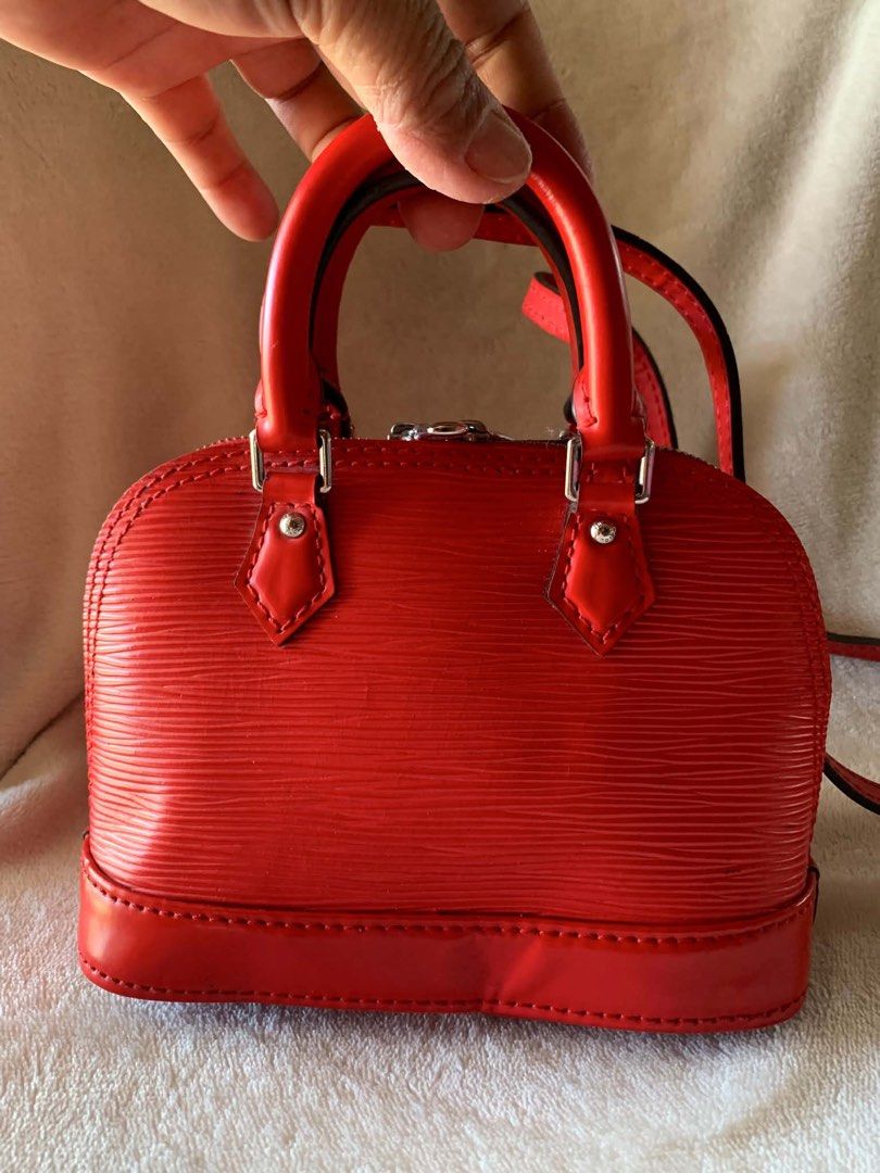Mini lv sling (Category: Luxury Bags & Wallets) located in Murcia. Submitted by cool.jacquelinebatilaran (Listing ID 1466393055, Image 1). Description: No flaws.