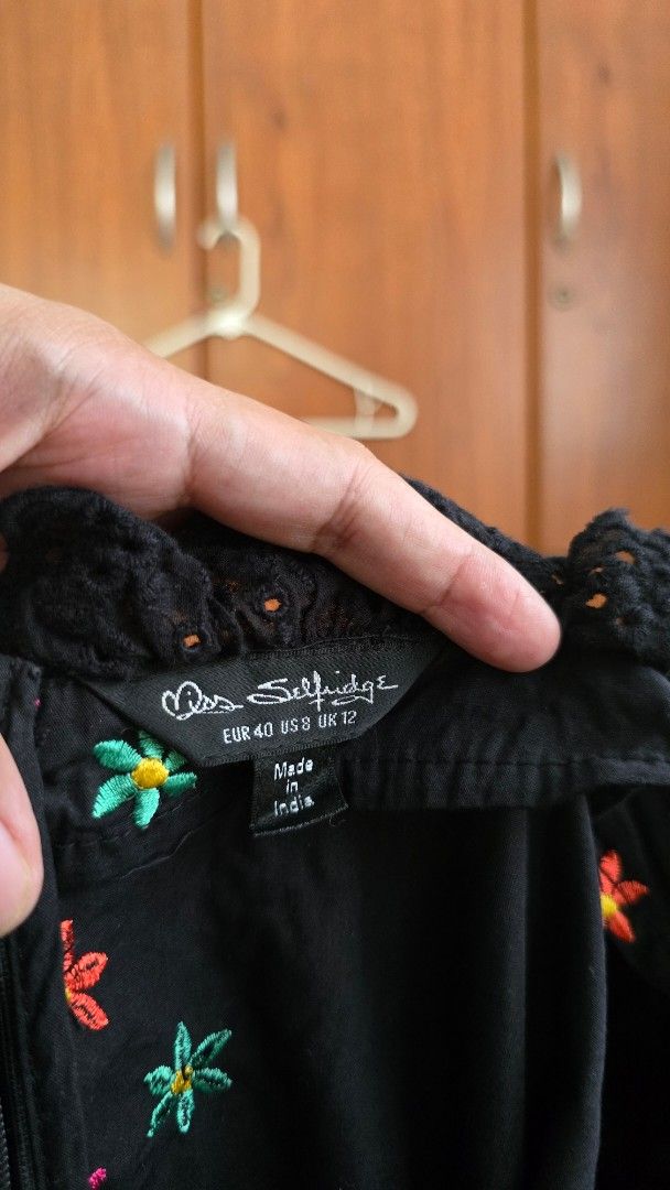 Miss Selfridge Black Mini Dress (Category: Dresses) located in Urdaneta. Submitted by kcasi (Listing ID 1466481169, Image 3). Description: Euro 40 on tag Barely used Excellent condition.